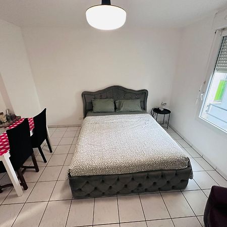 Sri-Indo Bobigny Paris Apartment Ngoại thất bức ảnh