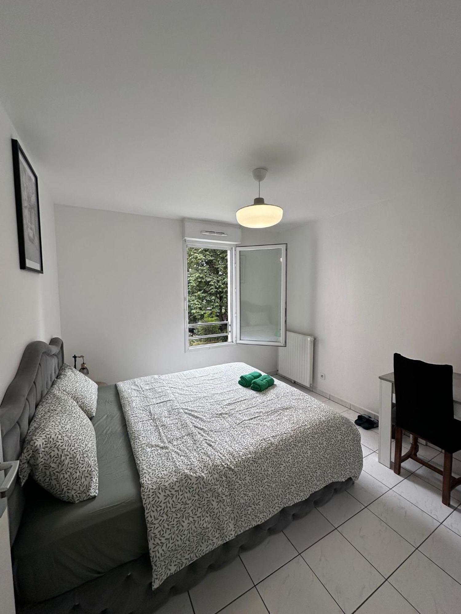 Sri-Indo Bobigny Paris Apartment Ngoại thất bức ảnh