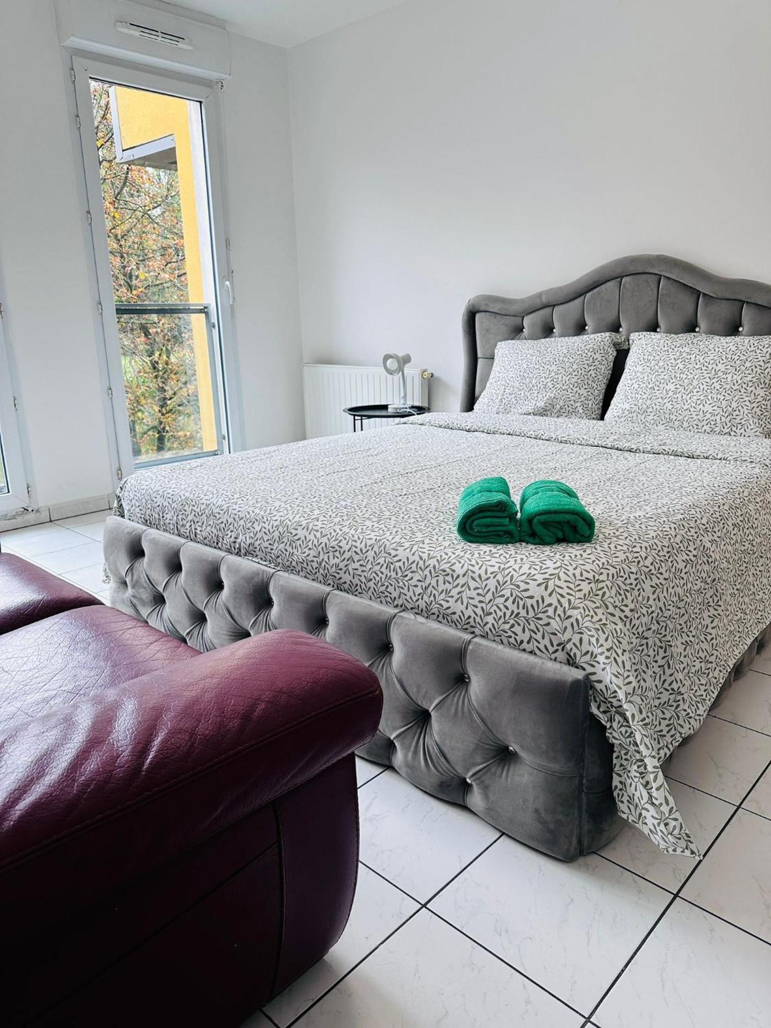 Sri-Indo Bobigny Paris Apartment Ngoại thất bức ảnh