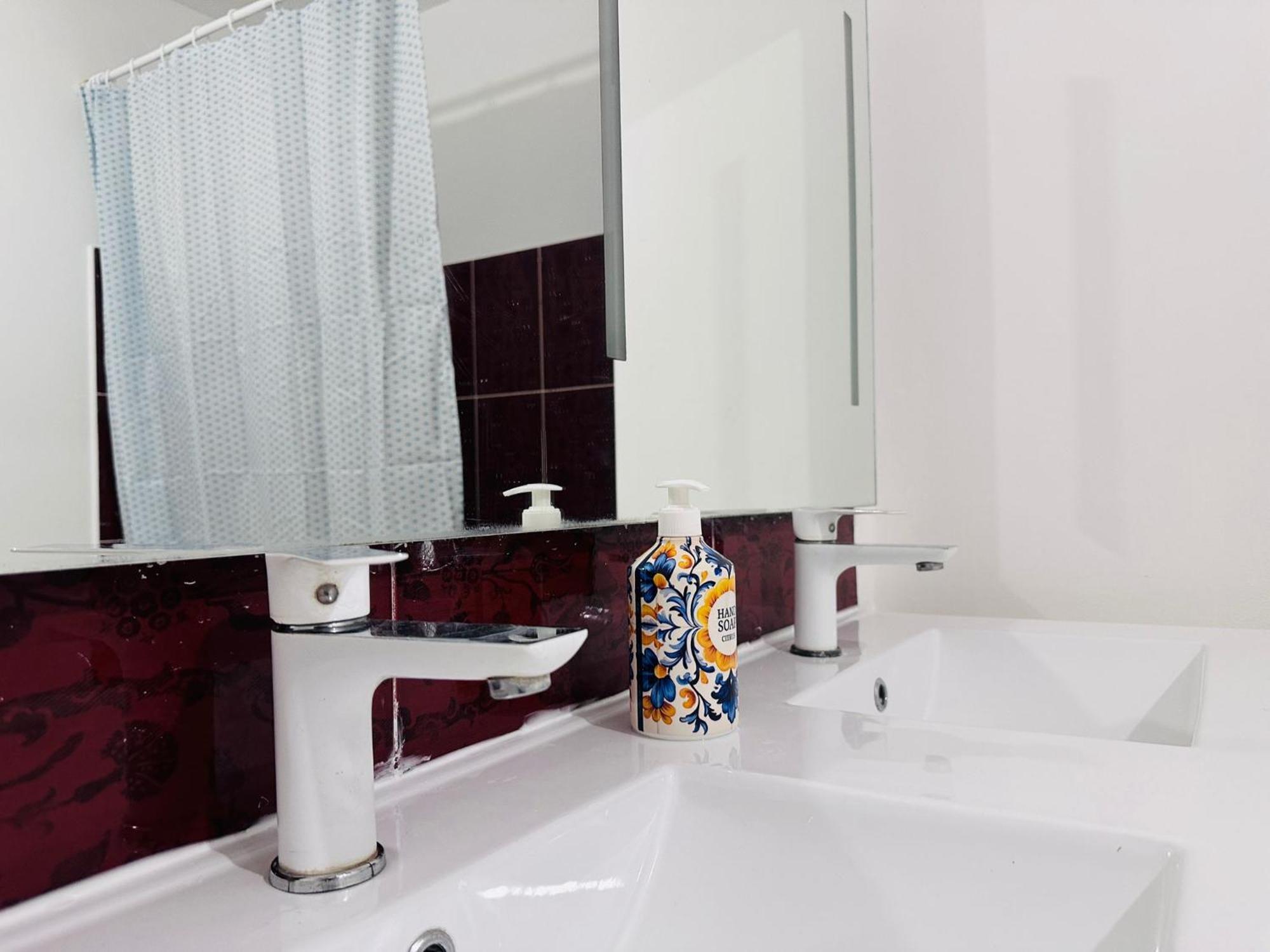 Sri-Indo Bobigny Paris Apartment Ngoại thất bức ảnh