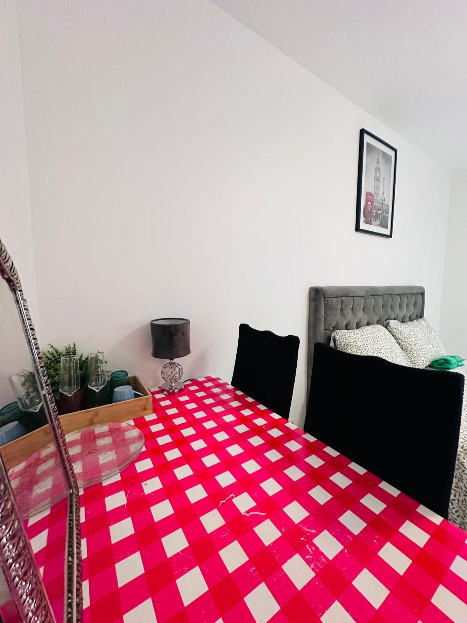 Sri-Indo Bobigny Paris Apartment Ngoại thất bức ảnh