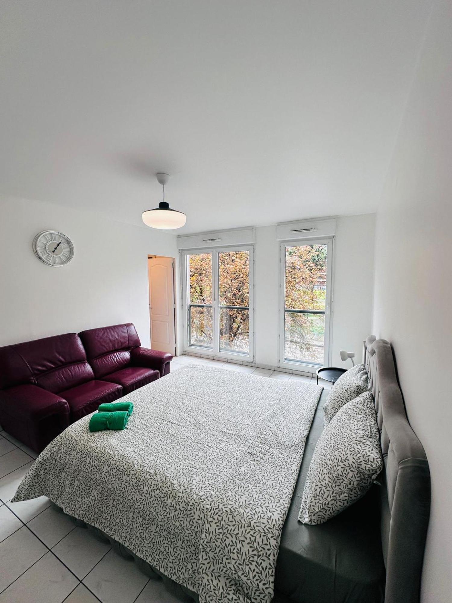 Sri-Indo Bobigny Paris Apartment Ngoại thất bức ảnh