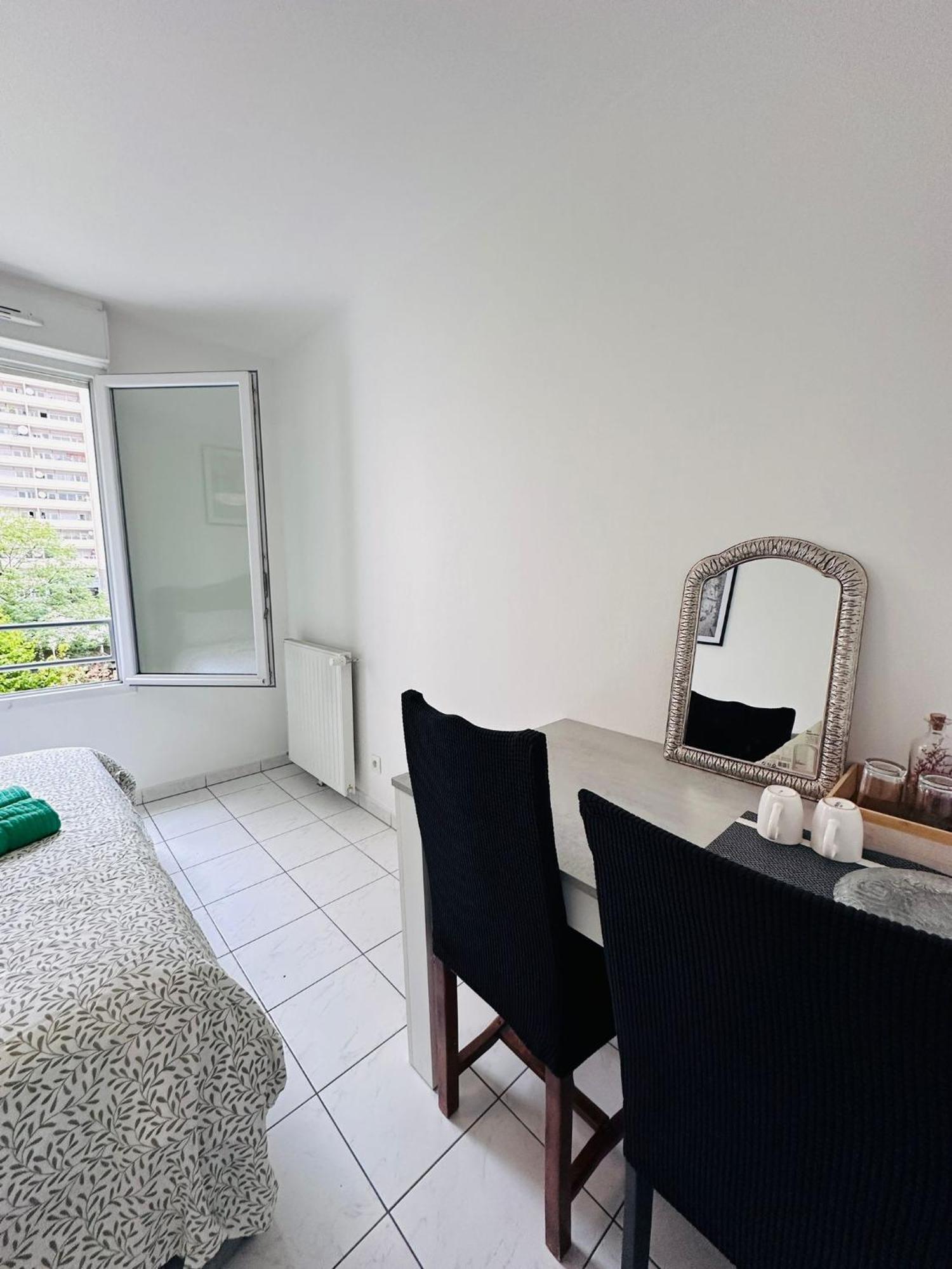 Sri-Indo Bobigny Paris Apartment Ngoại thất bức ảnh