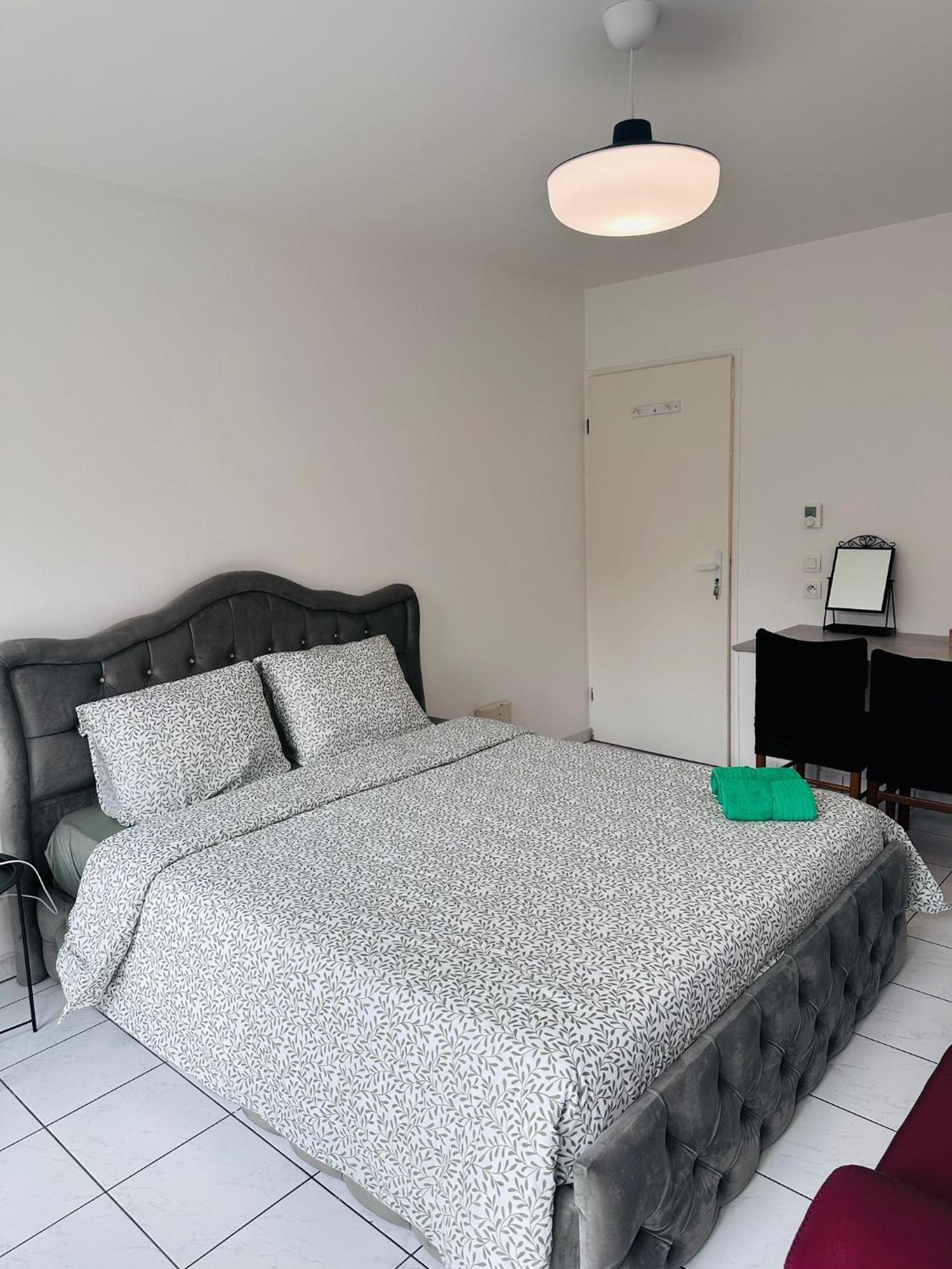 Sri-Indo Bobigny Paris Apartment Ngoại thất bức ảnh