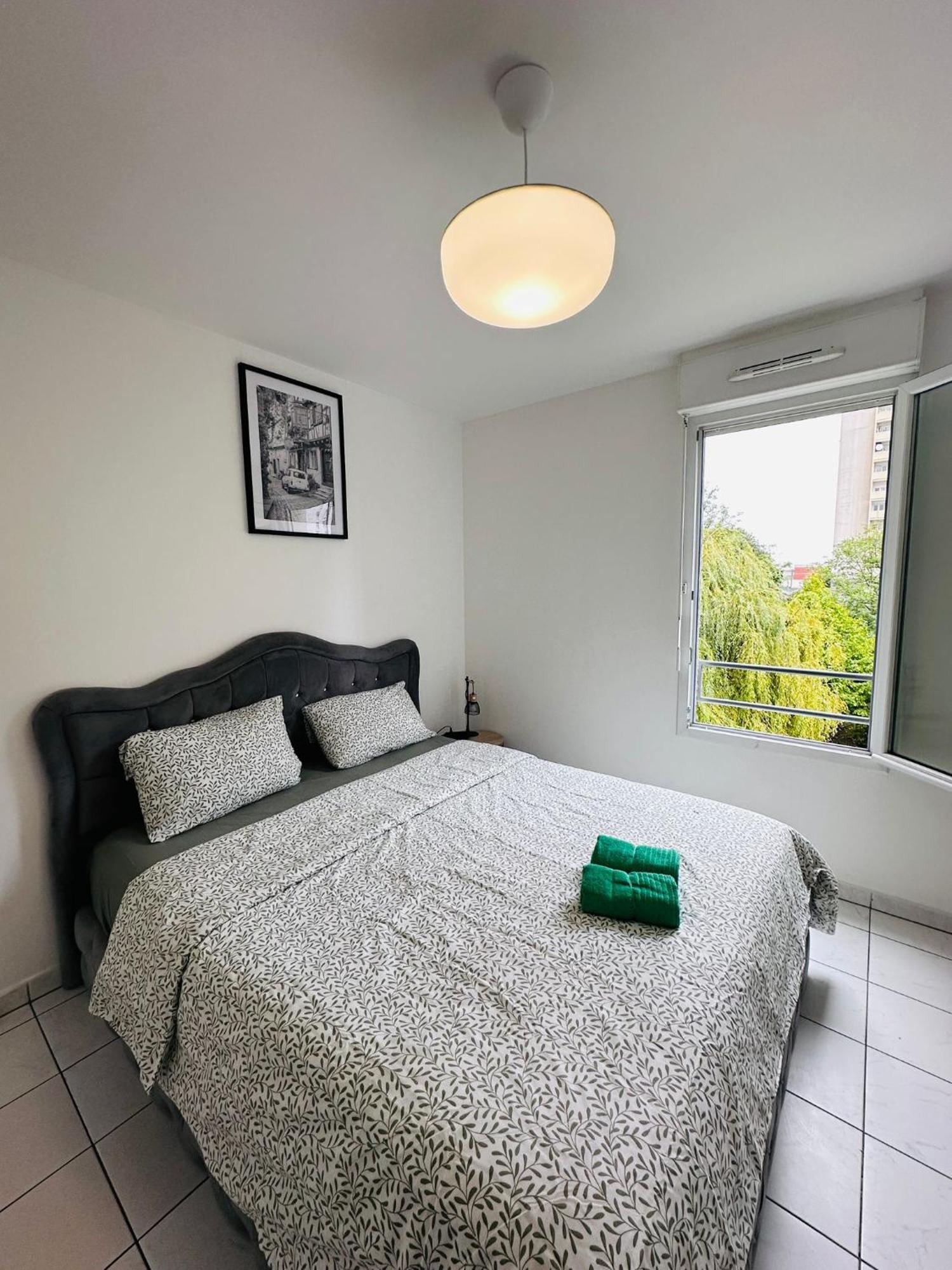 Sri-Indo Bobigny Paris Apartment Ngoại thất bức ảnh