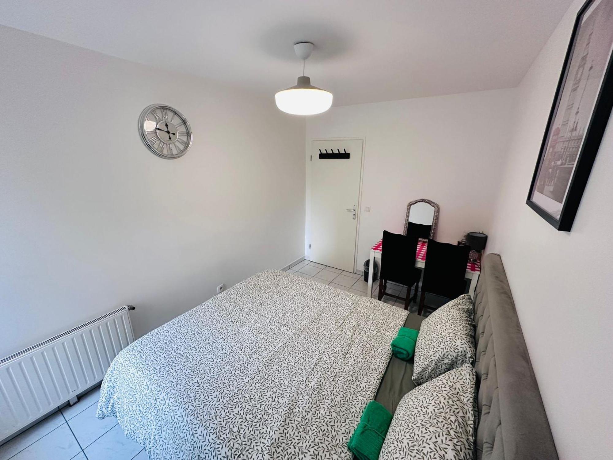 Sri-Indo Bobigny Paris Apartment Ngoại thất bức ảnh