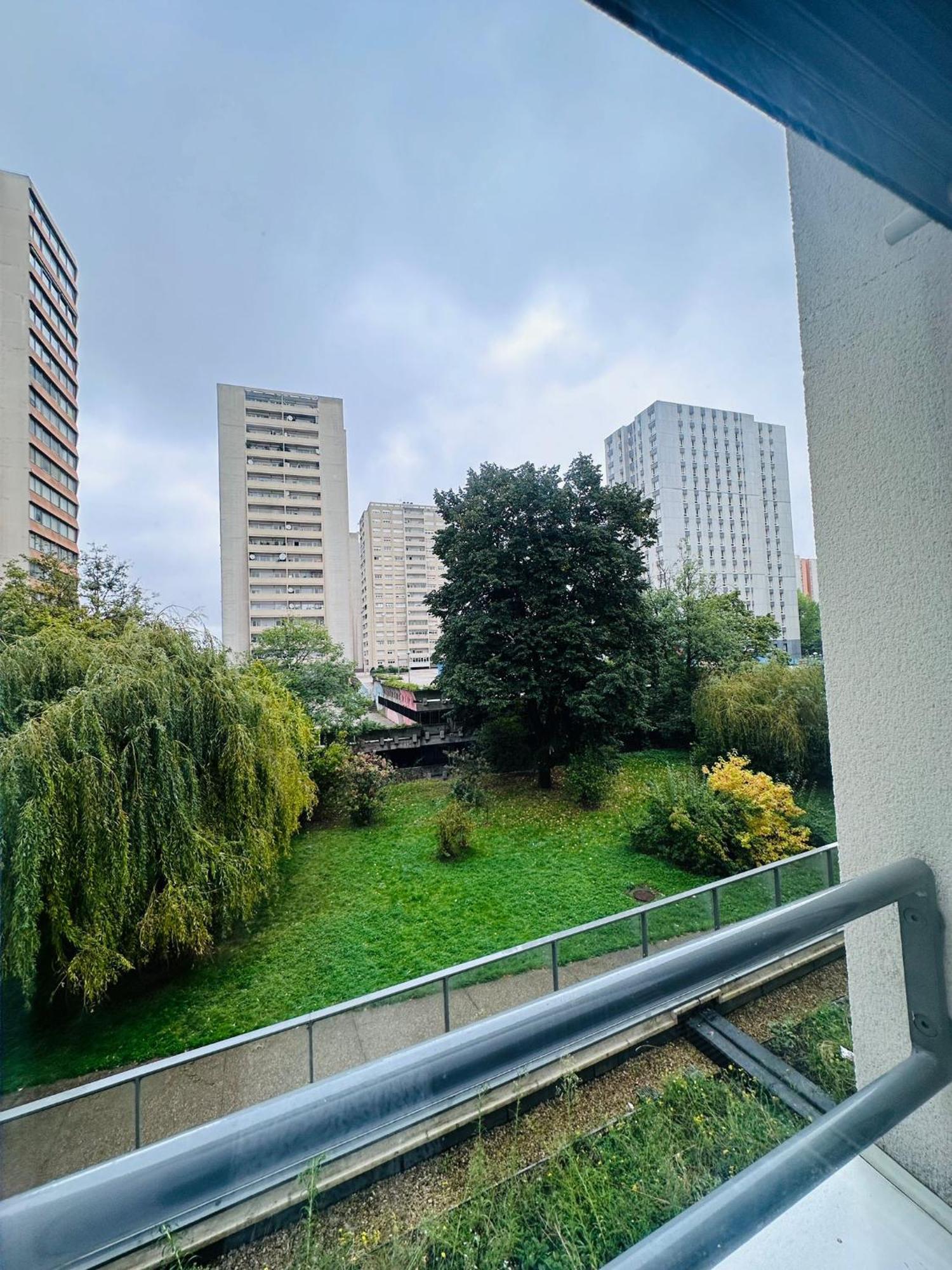 Sri-Indo Bobigny Paris Apartment Ngoại thất bức ảnh