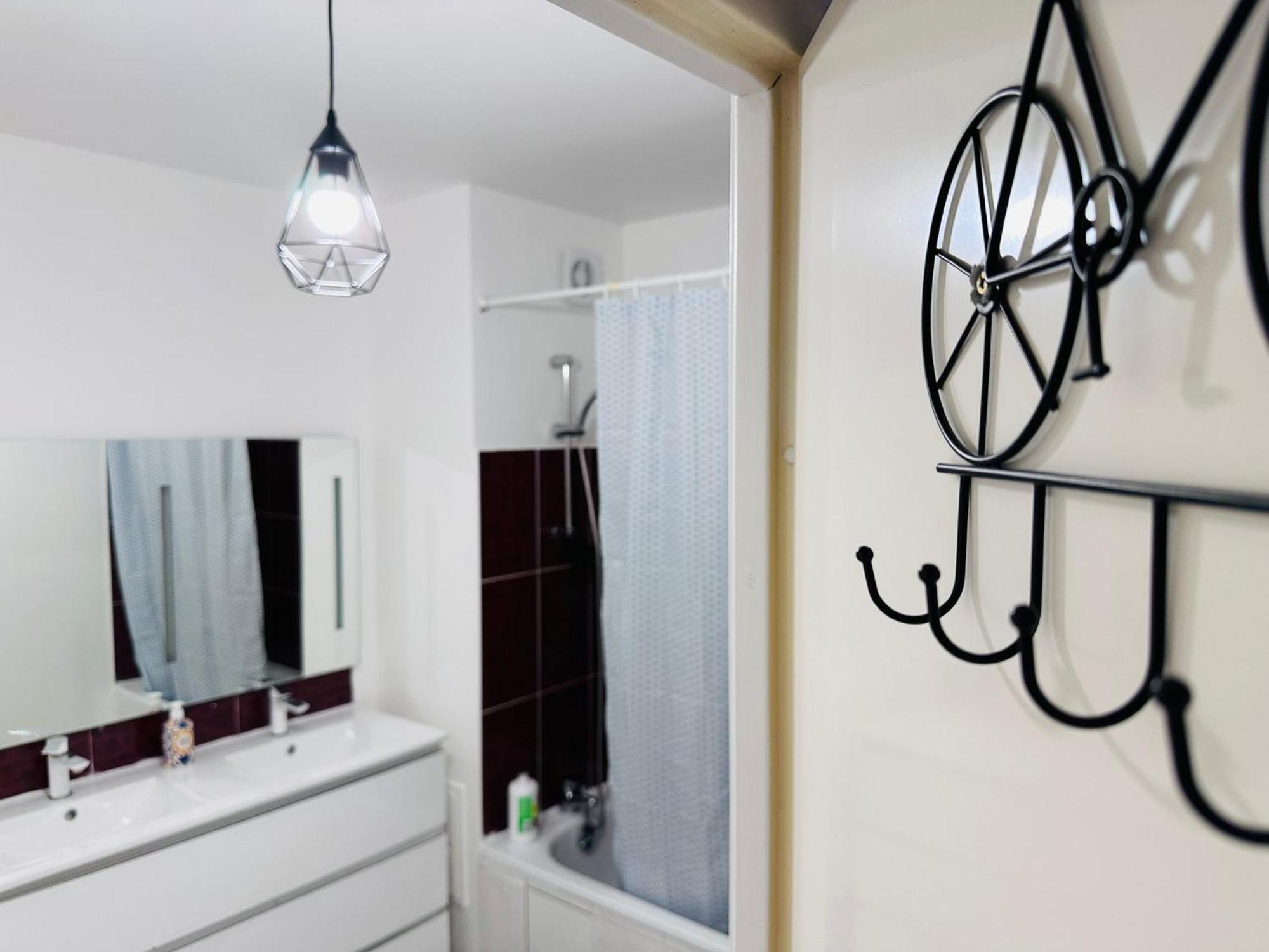 Sri-Indo Bobigny Paris Apartment Ngoại thất bức ảnh